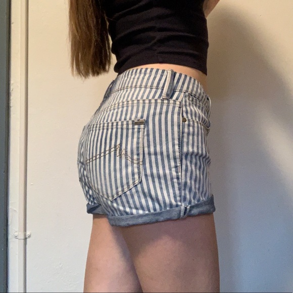 CUTEST STRIPED SHORTS 🌈😻 - Picture 3 of 3